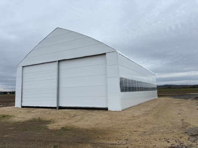 厚真町、農業用倉庫