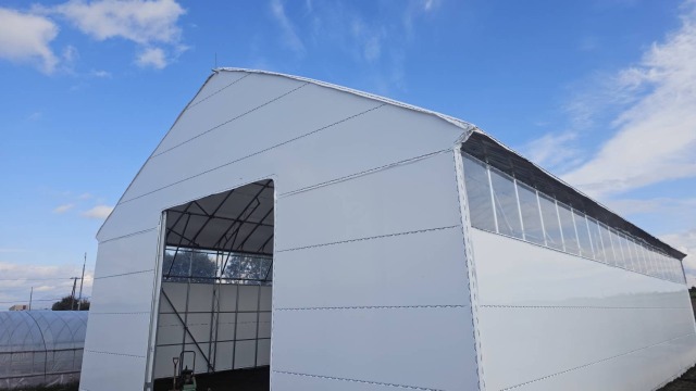 洞爺湖町、農業用倉庫(トラクターなど格納)